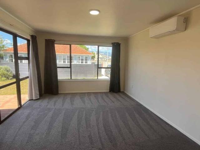 15A Queenwood Road, Levin