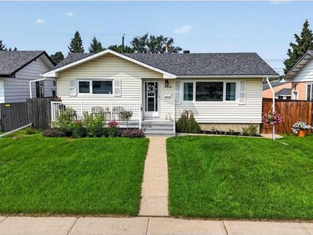 1604 Av Nw, Edmonton, AB, T5P 0A7 house for sale | Listing ID E4500 | Royal LePage