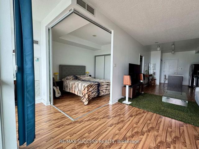 1605 1 Queen Street W, Toronto | Expired, C12793 | Condos. Ca