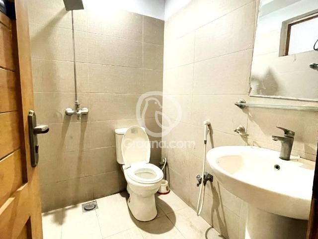 1600 Ft² Flat for Rent