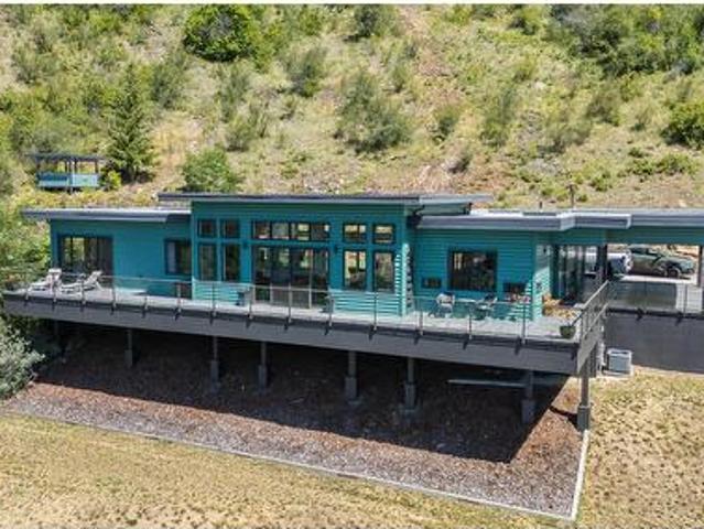 160 10Th Avenue, Montrose, BC, V0G 1P0 house for sale | Listing ID 10394 | Royal LePage