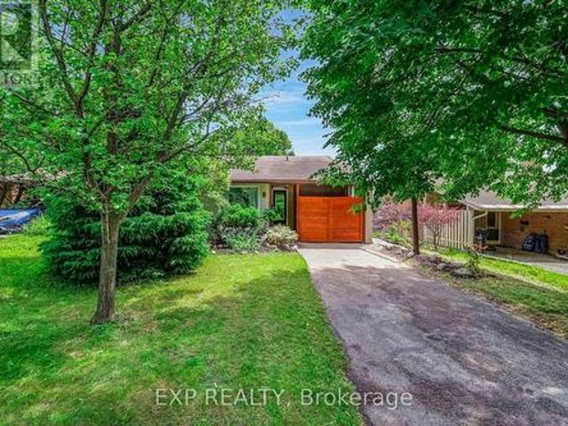 160 Cottonwood Drive, Toronto, ON, M3C 2B4 house for sale | Listing ID C13457 | Royal LePage