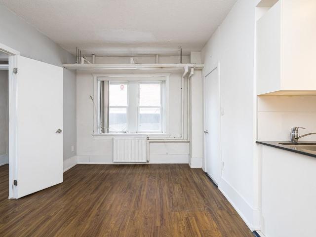 160 Huron Street Studio Apartment for Rent at 160 Huron St, Toronto, ON M5T 2B5 Grange Park
