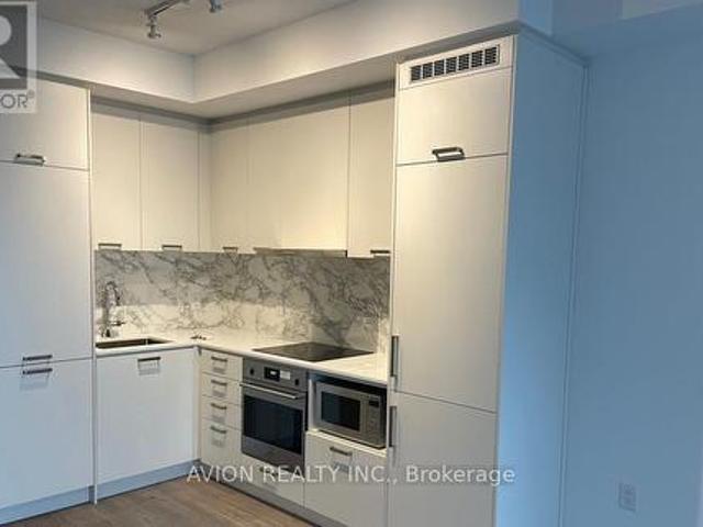 1615 10 Honeycrisp Crescent, Vaughan, ON, L4K 0M7 lease for lease | Listing ID N13430 | Royal LePage