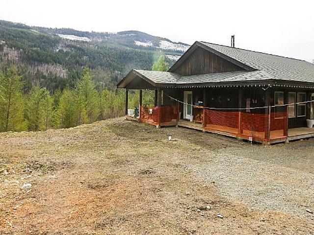 1612 Flume Road, Barriere