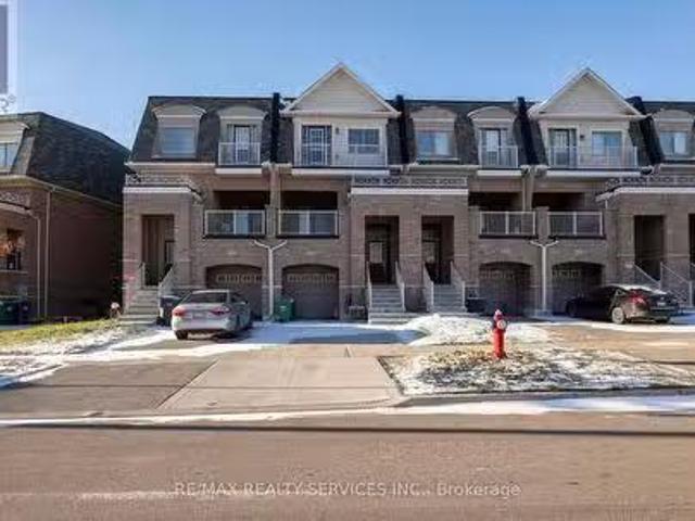 162 Davenfield Circle, Brampton, ON, L6P 4M1 house for lease.