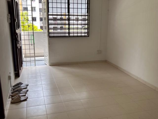 162 Mei Ling Street HDB Apartment For Rent, $3,600, 2 Bed 1 Bath 645 sqft $5.58 psf