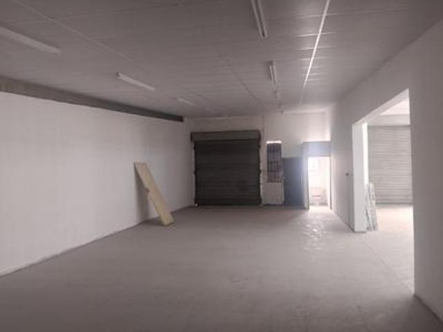 162 sqm retail shop to let in victor.