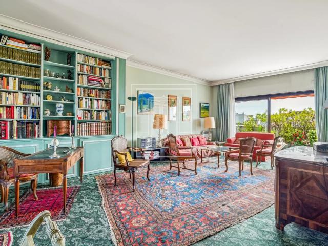 162m2, dernier étage, terrasse, vue dégagée, 6 p