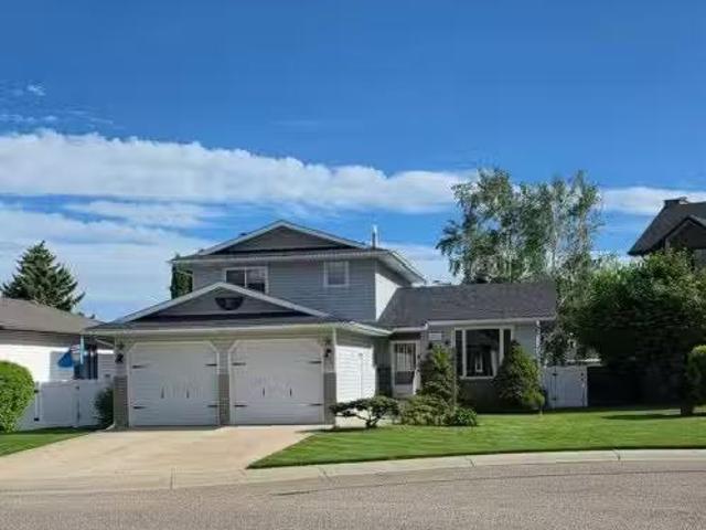1630 31 Street Se, Medicine Hat, AB, T1A 8J8 house for sale.