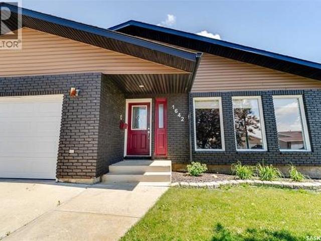 1642 Bingham Road, Moose Jaw, SK, S6H 7R8 house for sale | Listing ID SK042253 | Royal LePage