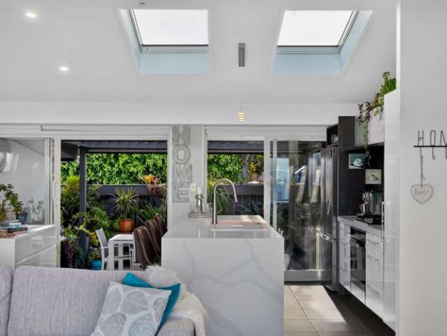 1/64 Seaview Road, Castor Bay, North Shore City