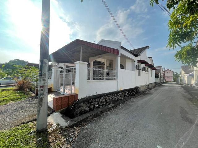 1650 sqft End Lot Non Bumi Single Storey Taman Desa Cempaka Nilai