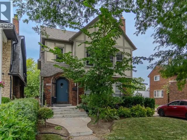 1652 Victoria AVENUE Unit# Upper