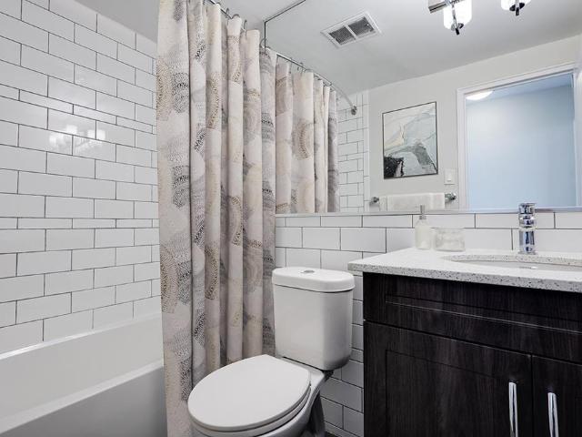 165 19th Street, East 2 Bedroom Apartment for Rent at 165 19th St E, North Vancouver, BC V7L 2Y9 Central Lonsdale