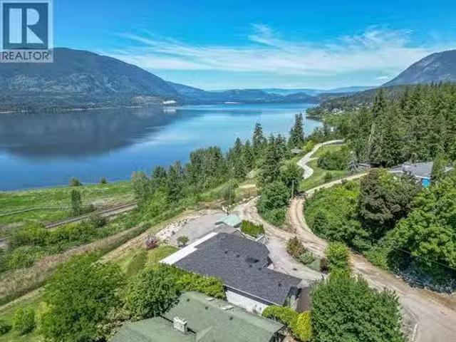 1660 28 Avenue Ne, Salmon Arm, BC, V1E 3X2 house for sale L.