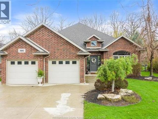 166 Woodycrest, Kingsville, ON, N9Y 0A4 house for sale | Listing ID 26011 | Royal LePage