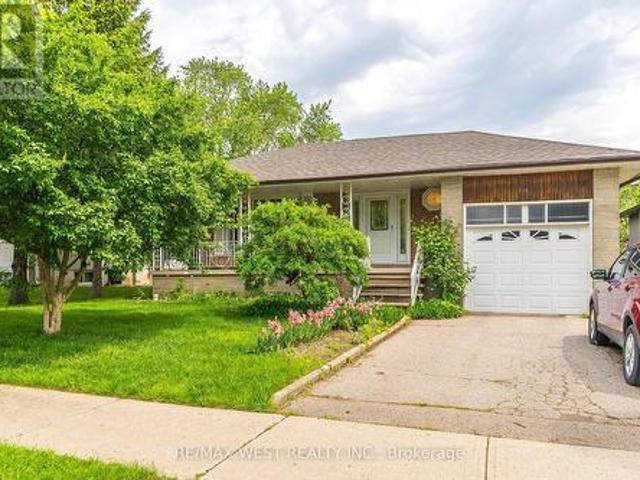 166 Verobeach Boulevard, Toronto, ON, M9M 1R3 house for sale.