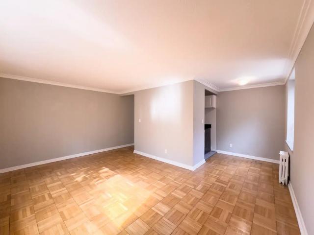 1675 1685 Eglinton Avenue West