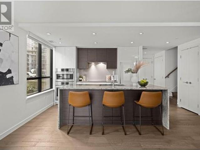1672 Pullman Porter Street, Vancouver, BC, V6A 0H4 townhouse for sale | Listing ID R3004 | Royal LePage