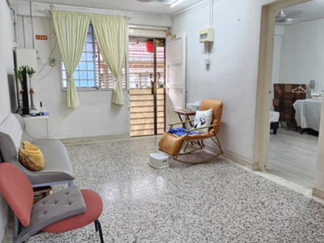 167 Stirling Road HDB Apartment For Sale, $360,000, 2 Bed 1 Bath 645 sqft $558.00 psf