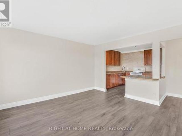 1698A Eglinton Avenue W, Toronto, ON, M6E 2H5 house for lease | Listing ID W13553 | Royal LePage