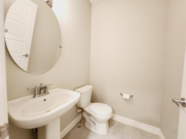 1693 Cavanagh Blvd SW MAIN 3 Bedroom Apartment for Rent at 1693 Cavanagh Blvd Sw, Edmonton, AB T6W 4S6