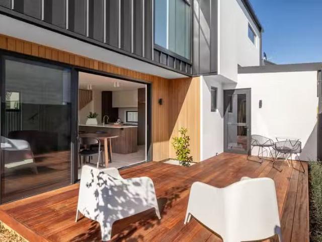 1/69 Bishop Street, St Albans, NZ 8014 Townhouse for Sale