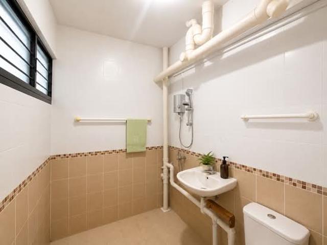 169 Bukit Batok West Avenue 8 HDB Apartment For Sale, $420,000, 2 Bed 2 Bath 786 sqft $534.00 psf