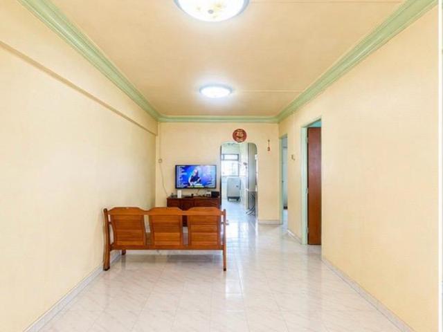 169 Bukit Batok West Avenue 8 HDB Apartment For Sale, $430,000, 2 Bed 2 Bath 785 sqft $548.00 psf
