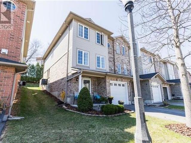 16 7 Southside Place, Hamilton, ON, L9C 7W6 townhouse for sale | Listing ID X13522 | Royal LePage