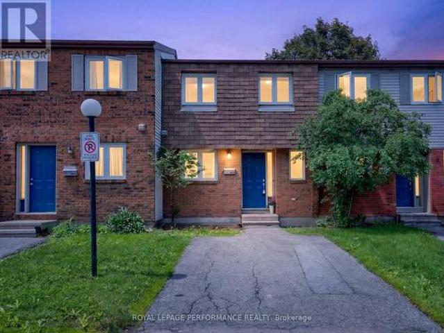 16 1304 Alness Court, Ottawa, ON, K1B 5H2 townhouse for sale | Listing ID X13525 | Royal LePage