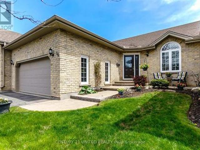 16 227 Carnegie Avenue, Peterborough Northcrest Ward 5, ON, K9L 0B3 townhouse for sale | Listing ID X13155 | Royal LePage