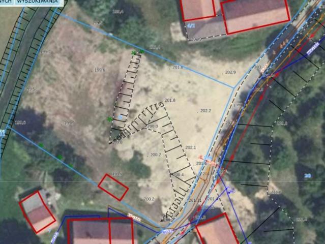 16 2 450 m², Milików