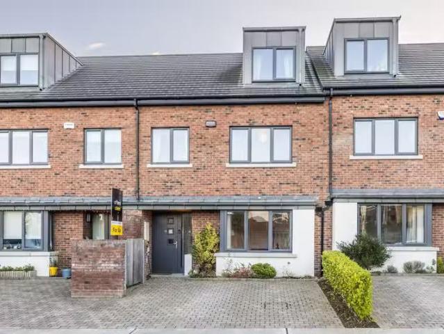 16 The Avenue, Station Manor, Portmarnock, Co. Dublin, D13E0KX.