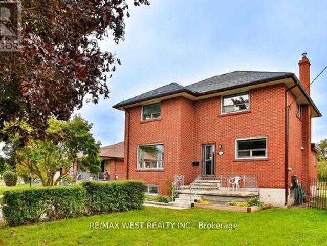 16 Upwood Avenue, Toronto, ON, M6L 3A5 house for sale | Listing ID W13228 | Royal LePage