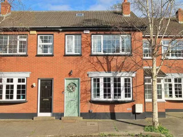 16 Vernon Court Plus Attic Room, Seafield Road West, Clontar.