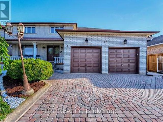 16 Vogue Court, Hamilton, ON, L8E 4T3 house for sale | Listing ID X13585 | Royal LePage