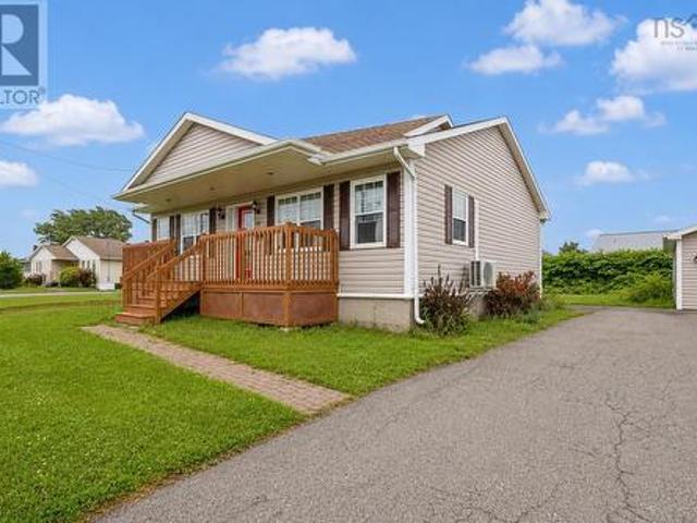 16 Water Street, Glace Bay, NS, B1A 1R3 house for sale | Listing ID 202618 | Royal LePage
