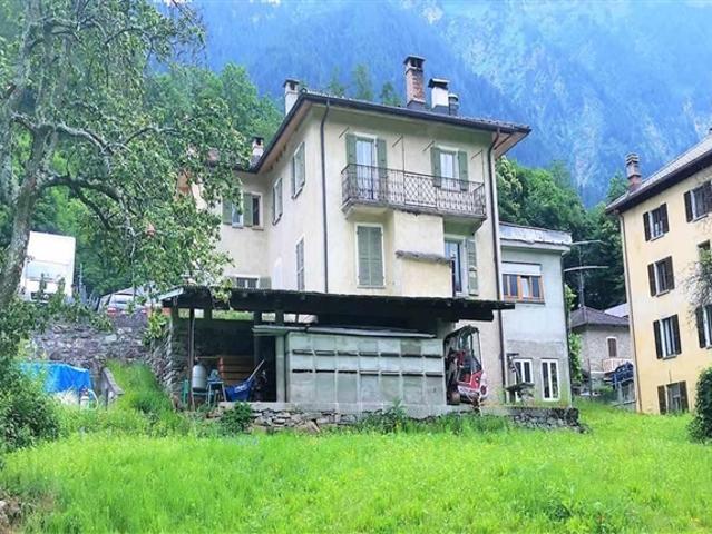 16 Zimmer Tessinerhaus mit 4 Wohnungen und Bauland und Aussicht / casa ticinese di 16 camere 4 appartamenti e terreno edificabile