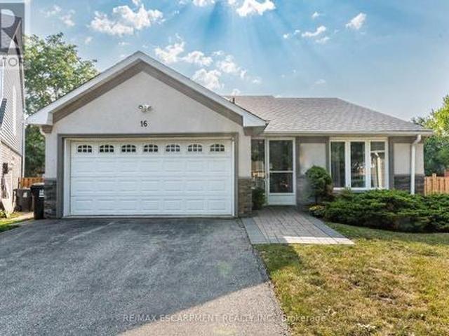 16 Ackrow Court, Toronto, ON, M9C 5C4 house for sale | Listing ID W13442 | Royal LePage