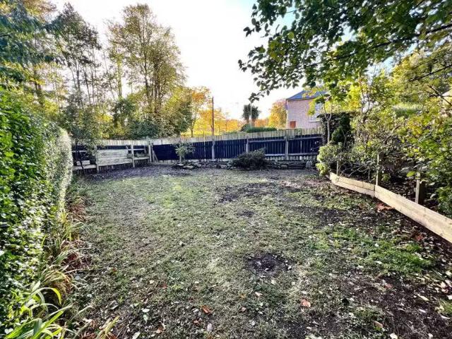 16 Aberfoyle Crescent South