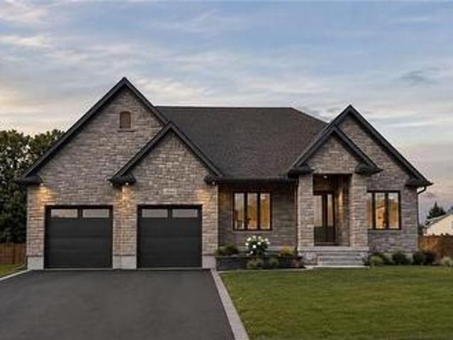 16 Albert Street, St. Clements, ON, N0B 2M0 house for sale | Listing ID 40854 | Royal LePage