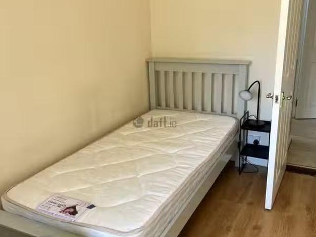 16 Ashwood Road, Dublin 22, Clondalkin, Dublin 22 is for rent
