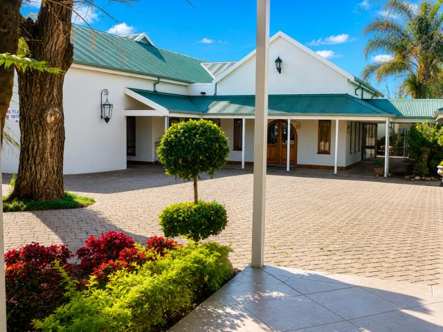 16 Bedroom House For Sale in Equestria