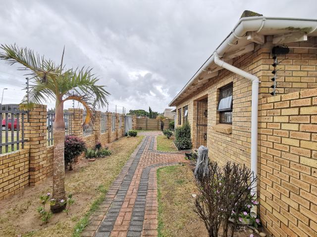 16 Bedroom House For Sale in Summerstrand