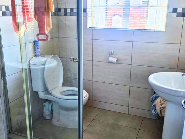 16 Bedroom House For Sale in Tedderfield AH