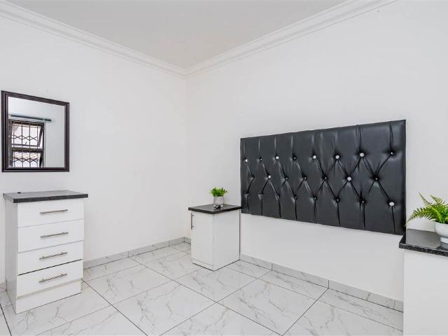 16 Bedroom House in Bonela
