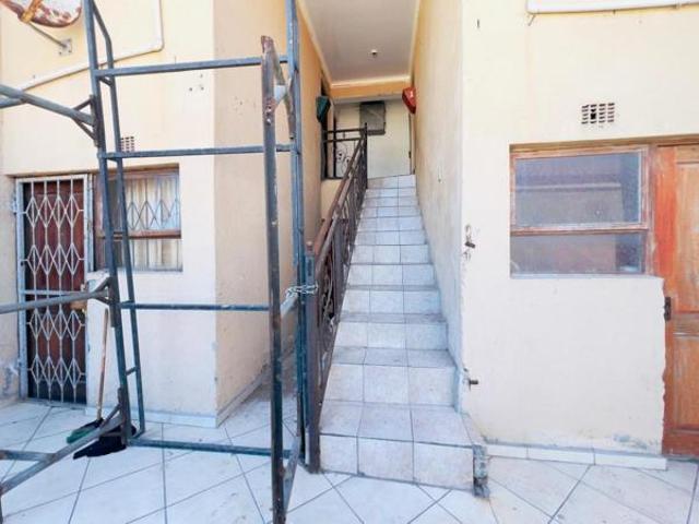 16 Bedroom House in Ilitha Park