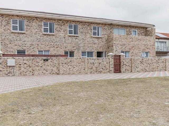 16 Bedroom House in Summerstrand